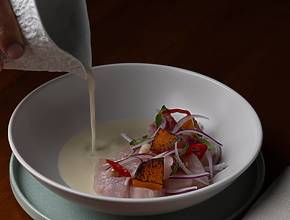 Peruanische Haute Cuisine auf einem 20-Euro-Menü: das ist das neue Restaurant des Chefkochs, der sich auf Ceviches spezialisiert hat