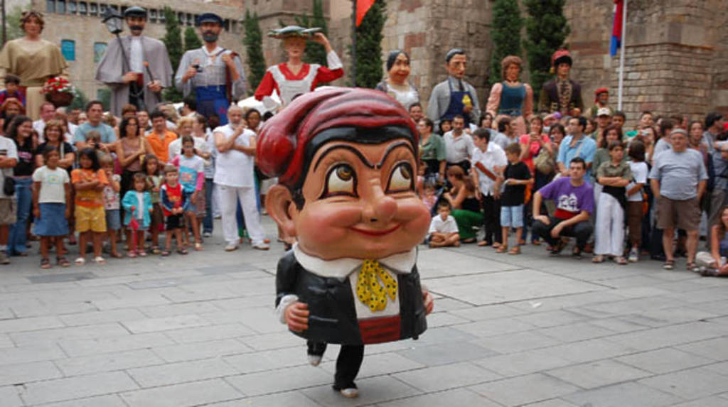 Sant Roc 2025: la fiesta mayor más antigua de Barcelona (¡casi 500 años!) vuelve con su desfile para perros frente a la Catedral