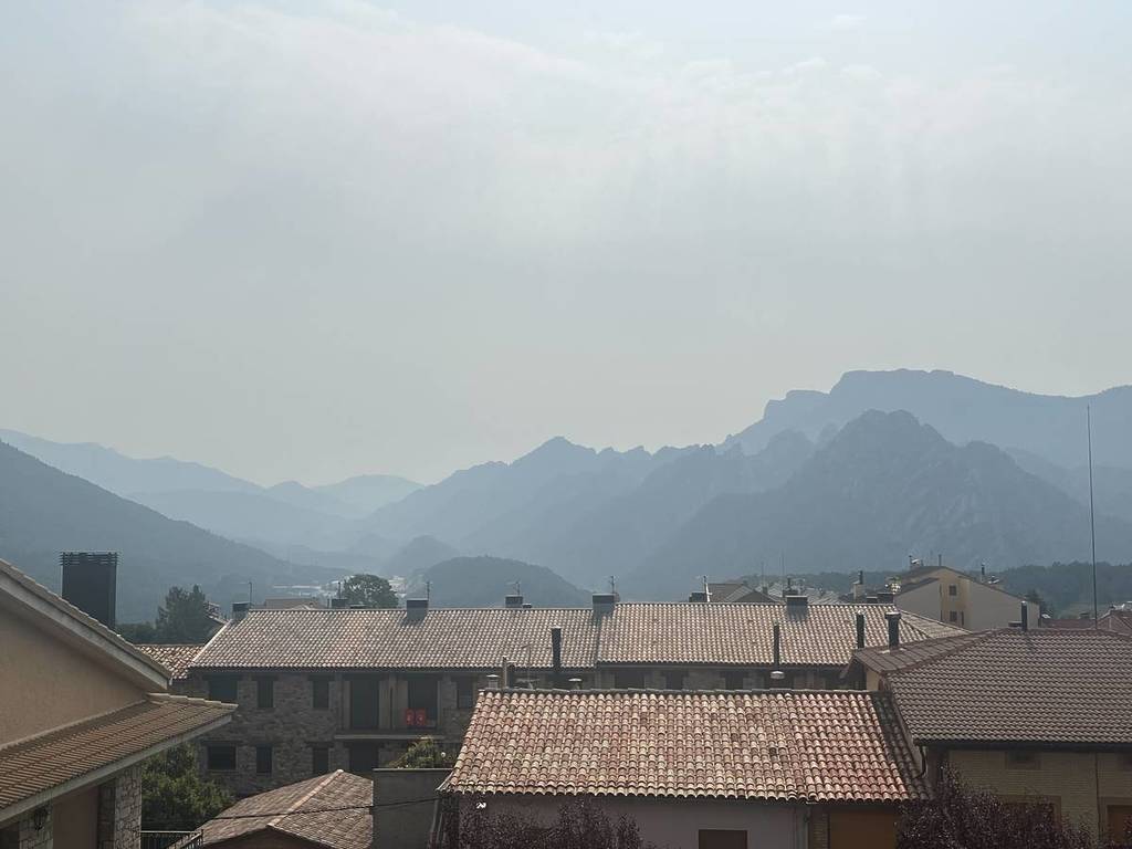 Une canicule sans soleil : pourquoi les incendies en Galice recouvrent la Catalogne de brume