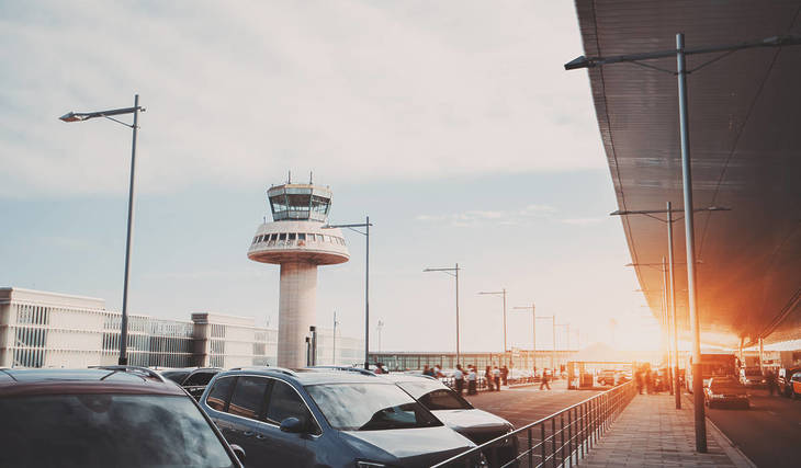 Parkings en el aeropuerto de Barcelona: dónde aparcar gratis (o pagando) en la T1 o la T2
