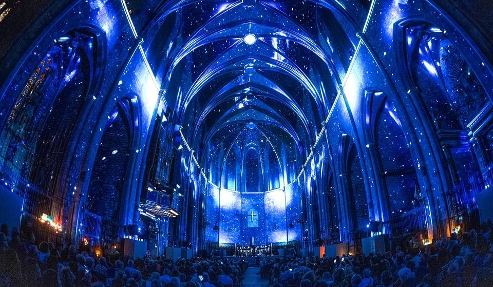 ‘LUMINISCENCE’, el espectáculo inmersivo de luz y música en Santa Maria del Pi