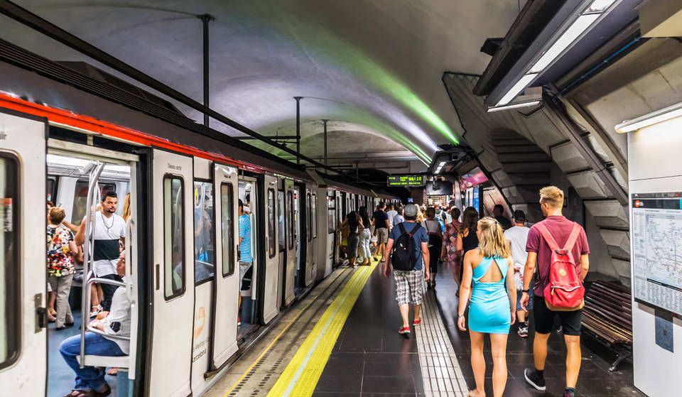 Hoe kun je deze kerst in Barcelona reizen: dienstregelingen van metro’s, bussen en trams en versterkingen voor de feestdagen?