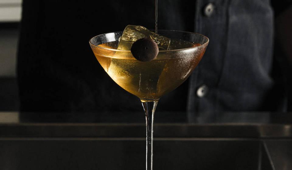 Cocktails mit Nacho-Destillat, gerösteter Paprika oder Austernschalen für 11 €: die neue Cocktailbar, die in Barcelona das Undenkbare destilliert