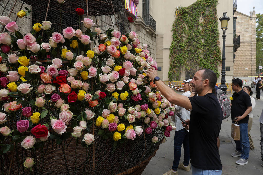 Deuren open op Las Ramblas voor het Festa del Roser: gratis rondleidingen door Palau Güell, Liceu, Aquàrium, Golondrinas&#8230;