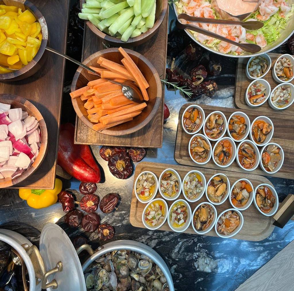 Brunch illimité dans l&rsquo;hôtel le plus luxueux de Barcelone : escalopes de jambon, huîtres, paellas et fontaines de chocolat chaud à volonté pour 65 euros.