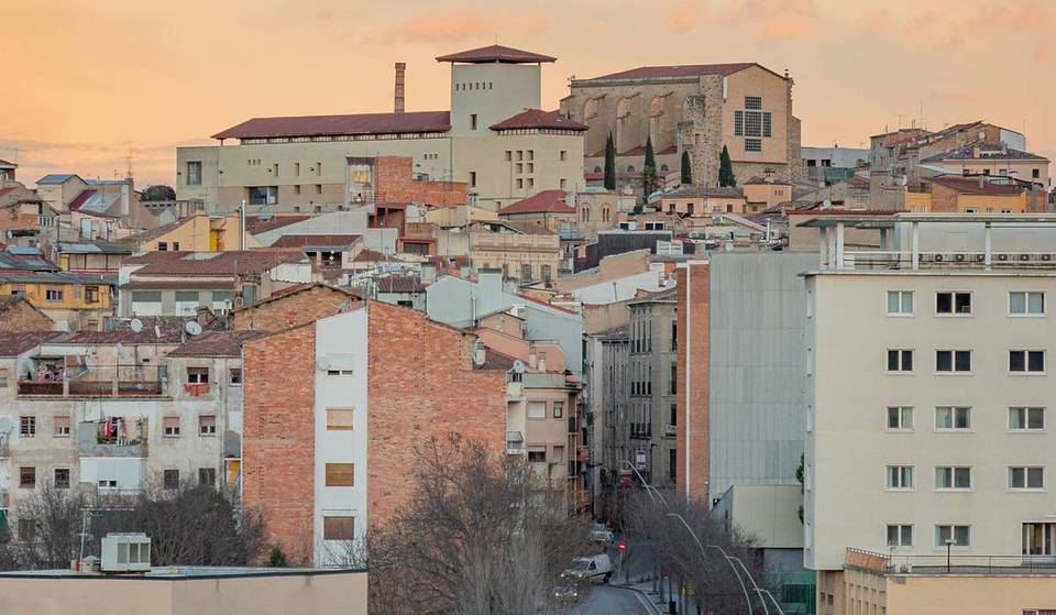 Ni Barcelona ni Sitges: aquesta és la ciutat on necessites 4 vegades menys diners per a l’entrada d’un pis
