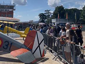 Puertas abiertas gratis al aeropuerto de Sabadell: exhibiciones de vuelo, aviones y helicópteros clásicos y visita a las pistas de aterrizaje a media hora de Barcelona
