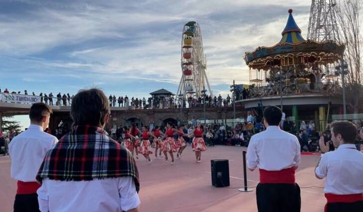 La única fiesta mayor de Barcelona a 500 metros de altura: chocolatada gratis, &#8216;gegants&#8217; y entrada libre a los Miramiralls en el Tibidabo