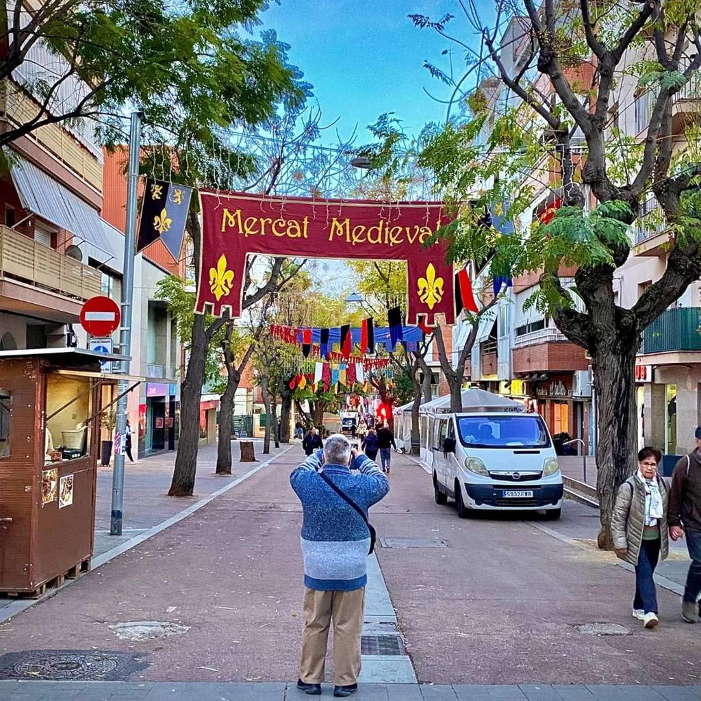 Come Vic, ma a 20 minuti da Barcellona: la fiera medievale con più di 100 bancarelle e un “campo” di birra artigianale che è il più grande dell’area metropolitana.