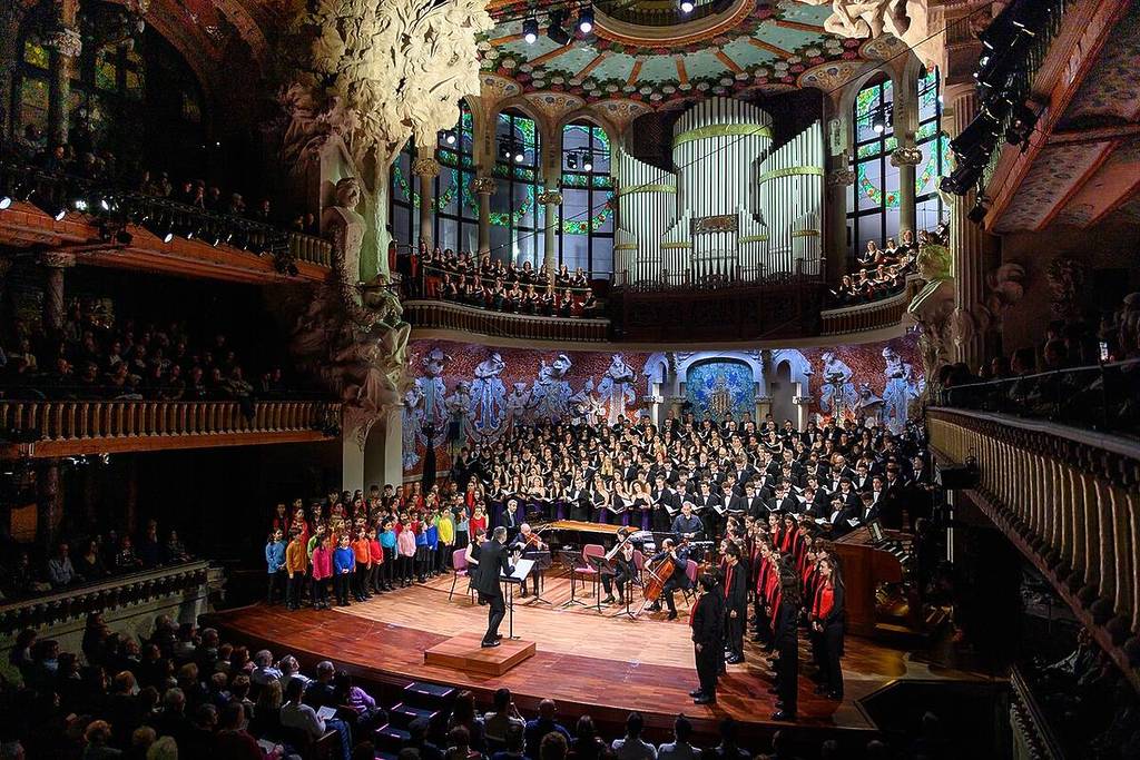 Der Palau de la Música Catalana als einer der Orte, an denen man Weihnachtskonzerte in Barcelona genießen kann