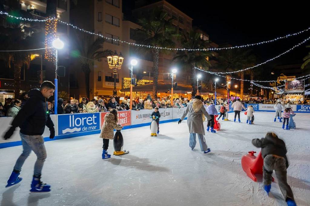 The first ice rink on the beach of the Costa Brava: 240 m², craft market and tickets from 5 euros an hour from Barcelona