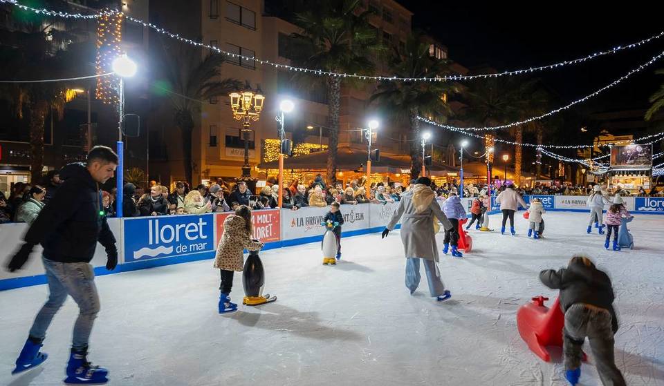 Die erste Eisbahn am Strand der Costa Brava: 240 m², Handwerksmarkt und Eintrittskarten ab 5 Euro eine Stunde von Barcelona entfernt
