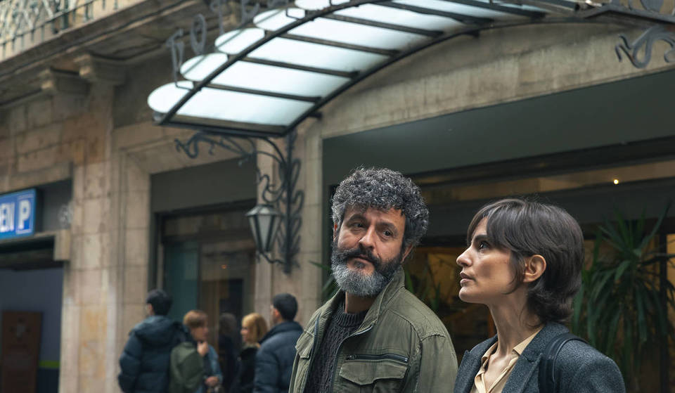 Netflix estrena una serie rodada en Barcelona que empieza con un asesinato en La Pedrera: qué escenarios de la ciudad aparecen