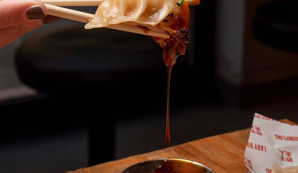 Van “bar Manolo” tot het koken van 5.000 dumplings per dag: het geheim van het Chinese dumplingrestaurant waar ze de gyozas voor je neus bereiden.