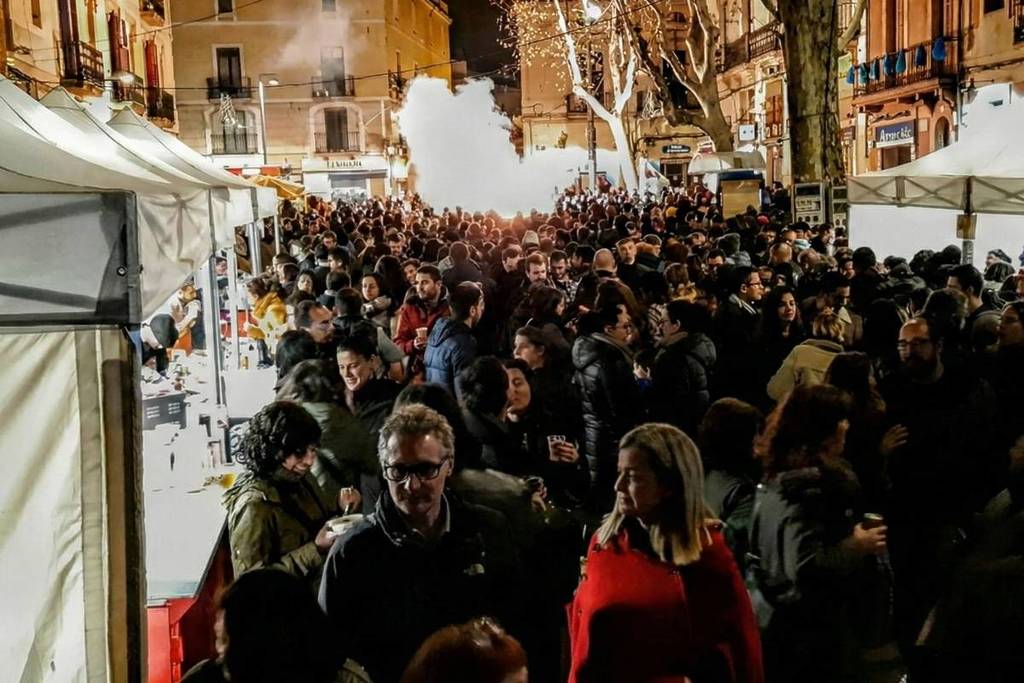 Vuelve la gran fiesta del cerdo a Barcelona este sábado: un banquete popular con escudella y codillo por 12 euros, música y correfoc