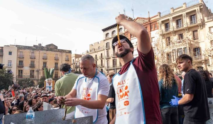 Solo questa domenica: la più grande calçotada della Catalogna con menu a 15 euro a un’ora da Barcellona.