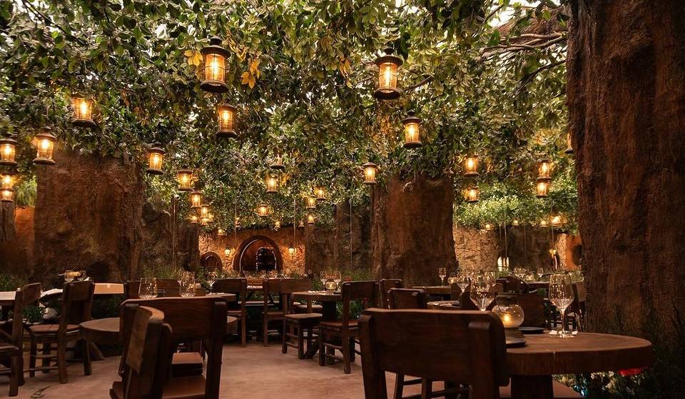 Drei Stunden von Barcelona entfernt: das Restaurant aus „Der Herr der Ringe”, in dem man in einer Hobbit-Hütte zu Abend essen kann.