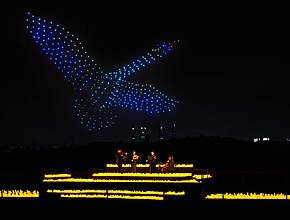1000 droni in volo e un concerto di musica classica, solo questo sabato a Barcellona: ultimi biglietti per il DroneArt Show: Four Seasons