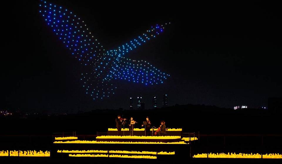 Slechts voor één avond zal DroneArt Show Barcelona veroveren met 1000 drones die door de lucht vliegen en een klassiek concert: tickets beschikbaar