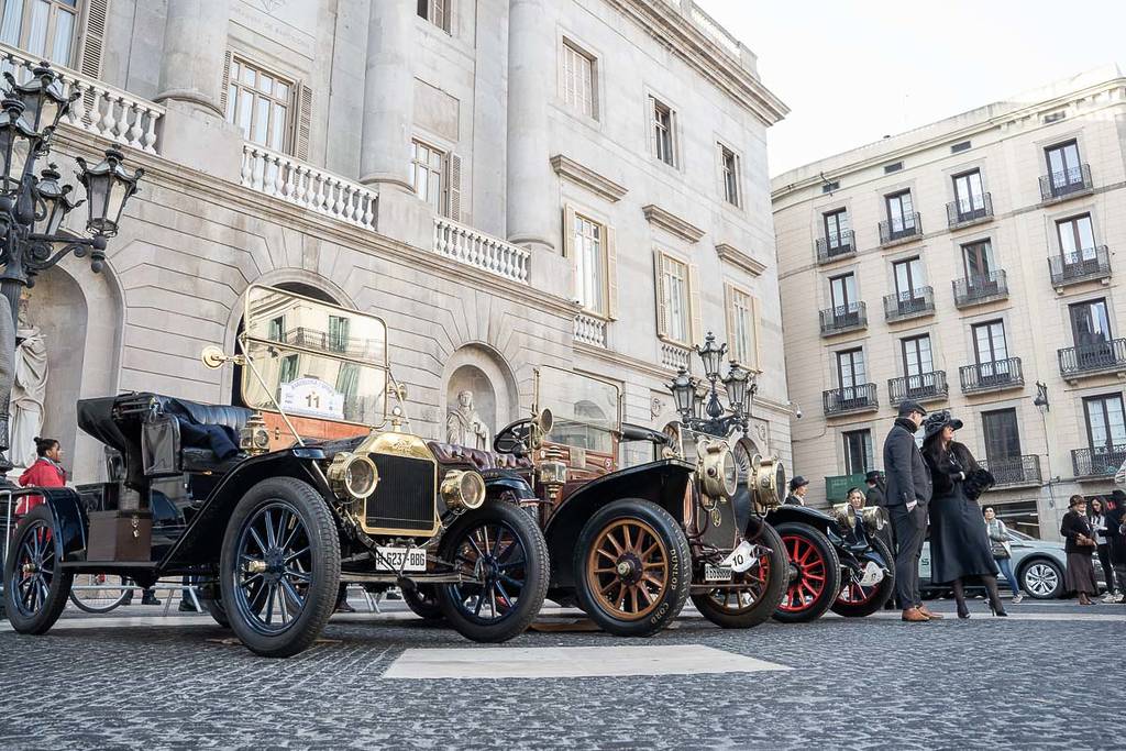 Un rally de coches clásicos atravesará este domingo Barcelona: coches de antes de 1900 que irán desde Plaça Sant Jaume hasta Sitges