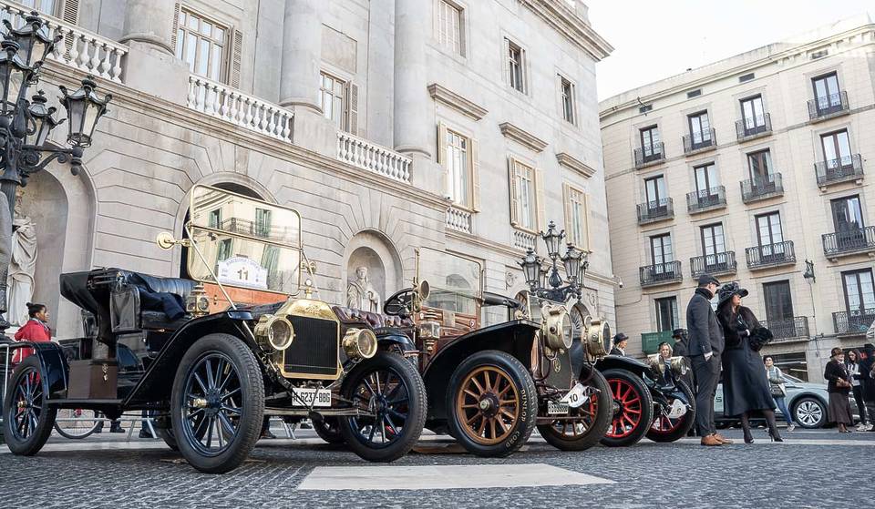Un rally de coches clásicos atravesará este domingo Barcelona: coches de antes de 1900 que irán desde Plaça Sant Jaume hasta Sitges