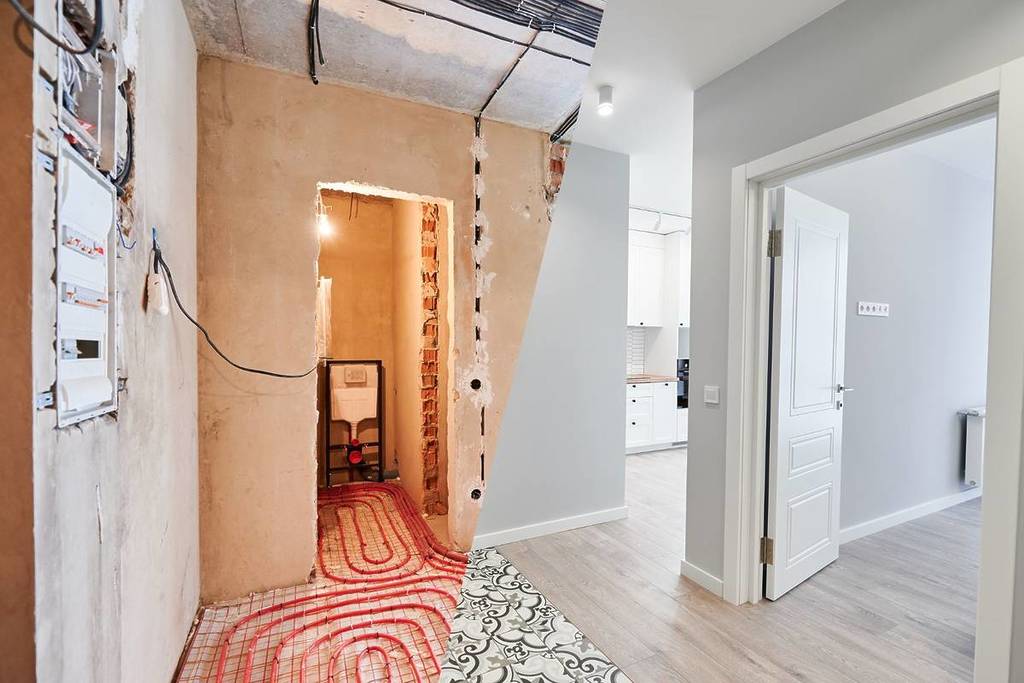 Barcelona da hasta 30.000 € a los propietarios que reforman su piso vacío: estos son los requisitos para conseguir la ayuda