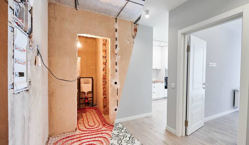 Barcelona dá até 30 000 € aos proprietários que reformarem o seu apartamento vazio: estes são os requisitos para conseguir a ajuda