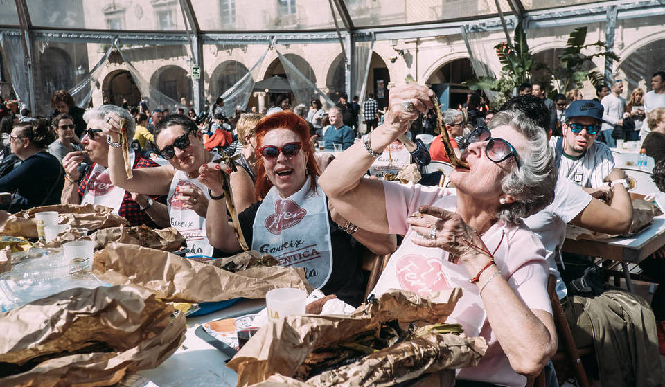 Serà la calçotada més gran de Barcelona: 21.000 calçots i un menú complet per 35 € al cor de la ciutat.