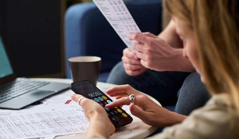 Doar dinheiro a um filho para comprar um apartamento sai quase de graça na Catalunha: é assim que funciona a redução de 95%