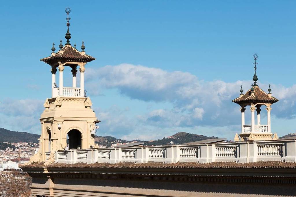 dos torres del palacio victoria eugenia montjuïc