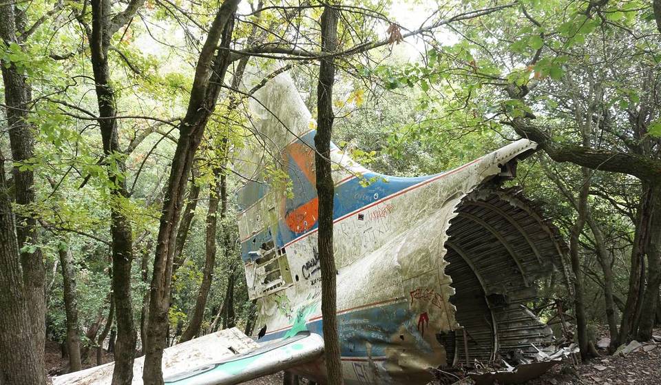 Het Catalaanse bos waar een neergestort vliegtuig van 40 jaar geleden ligt: de spectaculaire wandelroute die bijna niemand kent