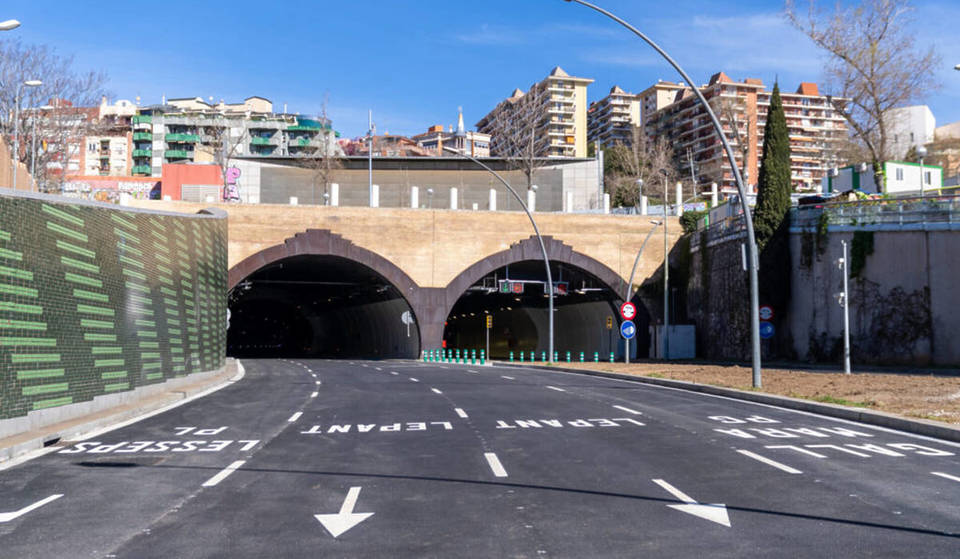 Adiós a los desvíos 12 meses después: el gran túnel de Barcelona reabre su paso principal y estos buses retoman su itinerario habitual