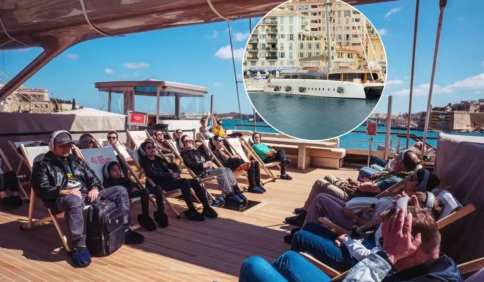 Solo por diez días: Barcelona tiene el primer barco museo del mundo y acoge conciertos y exposiciones gratis en sus 47 metros de eslora