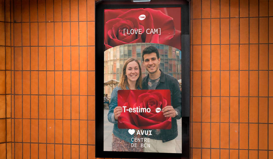 La Love-Cam del metro de Barcelona torna per Sant Jordi: quina estació triar per a un vídeo teu besant la teva parella el 23 d’abril