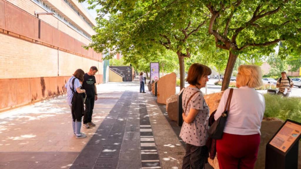 El primer museo al aire libre de Barcelona: 1.800m2 gratis de jardín de exposición con la historia del planeta