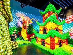 Balloon Story, la increíble exposición hecha con 600 000 globos, a punto de abrir sus puertas: entradas a mitad de precio por el Día de los Museos