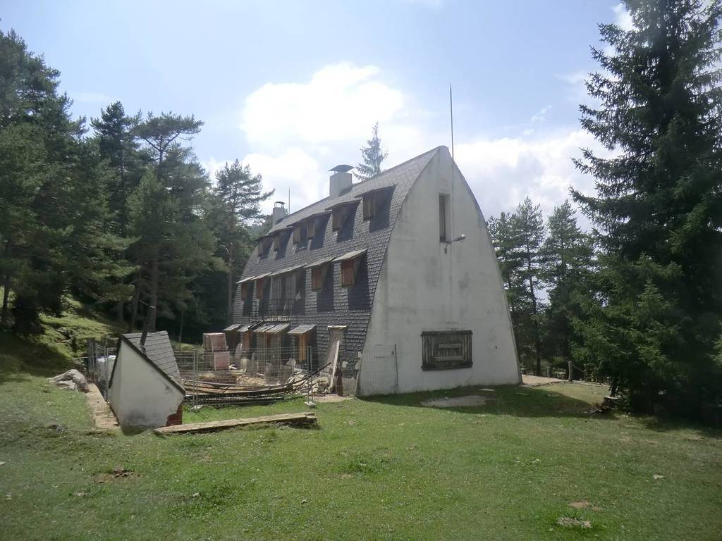 El “secreto” de Gaudí a 1.300 metros de altura: el refugio de montaña que el genio ocultó en el Pirineo catalán y se puede visitar a una hora y media de Barcelona