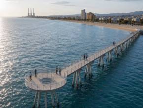 Una pasarela peatonal de 230 metros que se adentra en el mar: Badalona empieza a recuperar su monumento más emblemático