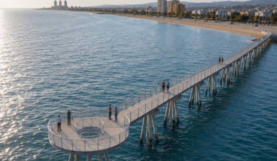 Uma passarela pedonal de 230 metros que se estende até ao mar: Badalona começa a recuperar o seu monumento mais emblemático