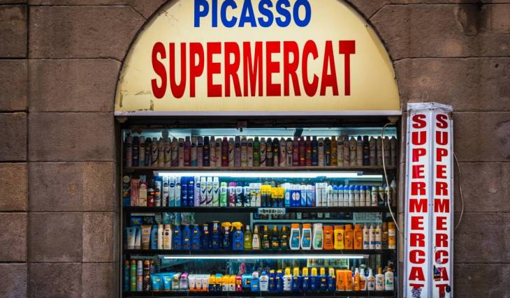 Adiós a los supermercados 24 hora en Barcelona: suspendidas las nuevas licencias por un año a la espera de una regulación específica
