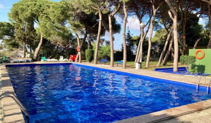 Ni las piscinas de salto ni la Picornell: la piscina desconocida de Montjuïc que abre al público este verano a 5 minutos de Plaça Espanya