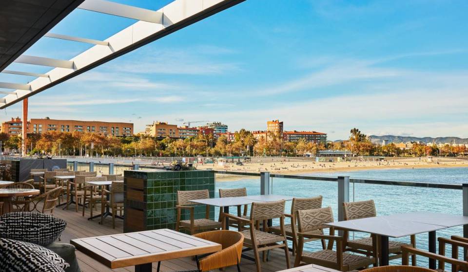 De restaurantstraat boven de zee in Barcelona: de beste tentjes met gegrilde vis en paella’s met uitzicht op het strand