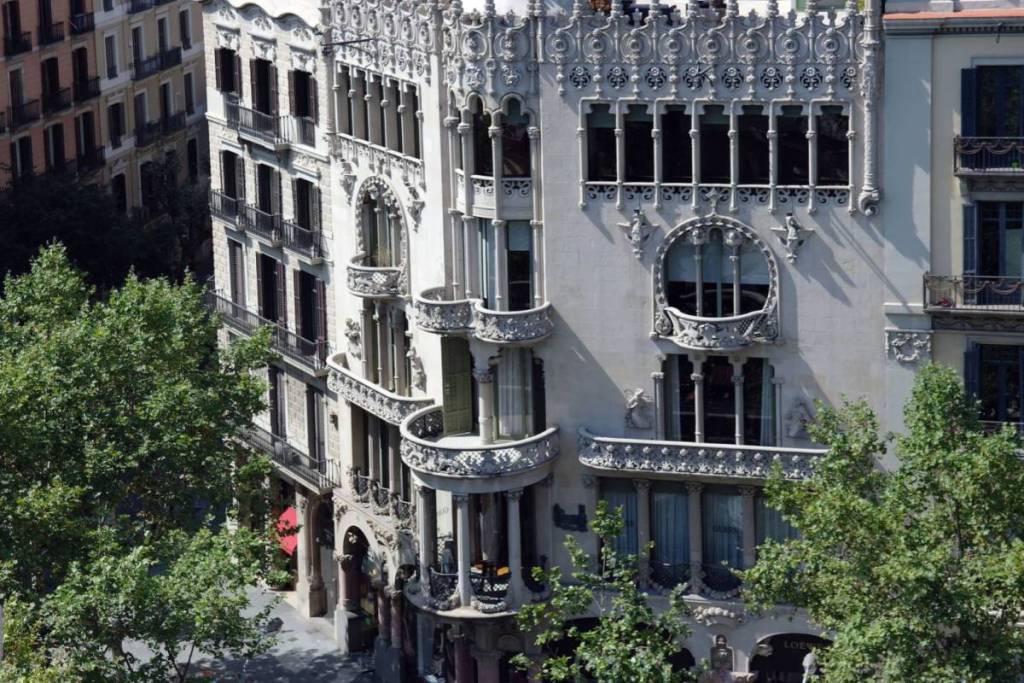 Het is niet Casa Batlló en ook niet Casa Amatller: het derde gebouw in de wijk Eixample dat na tien jaar zonder bezoekers weer open gaat