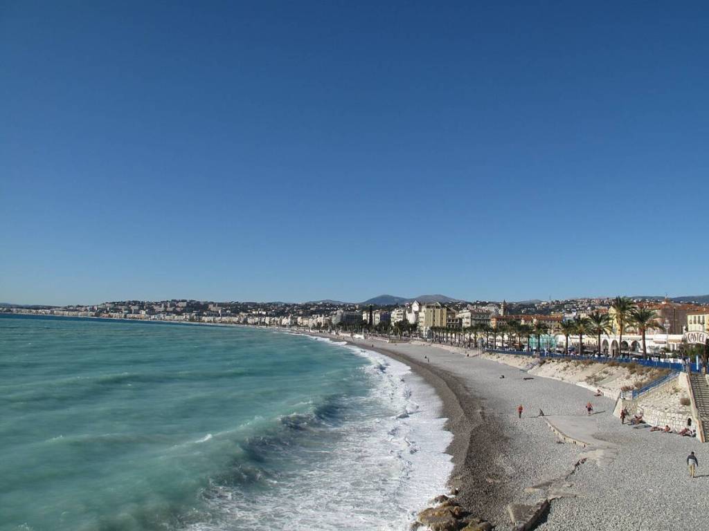 No es Barcelona: la ciudad que usa el agua del Mediterráneo para enfriar miles de hogares con tubos subterráneos