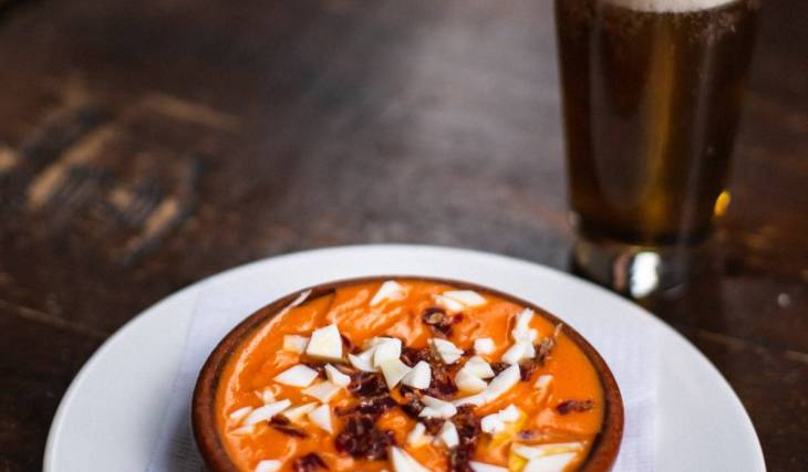 19 Restaurants mit Tapa und Getränk für 5 €: die Tapas-Route im Raval anlässlich des Stadtfestes, das diesen Freitag beginnt