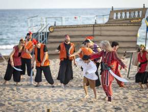 Adiós al mercado medieval, hola al mercado de mar: el mercado marinero de Barcelona con piratas, habaneras y más de 100 puestos este fin de semana