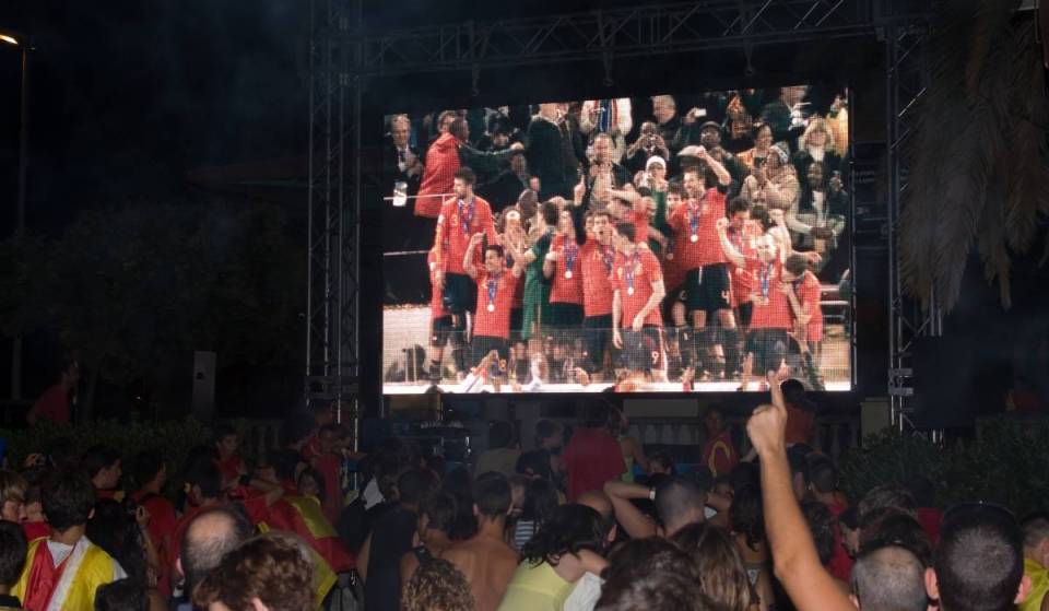 Giant screens for the Spain-France match: where to watch the World Cup outdoors today in Barcelona