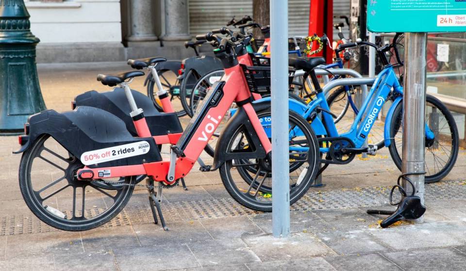 Adiós definitivo a las bicis de alquiler en Barcelona: 3.500 bicicletas, 5.400 multas y más de 2.000 retiradas por la grúa