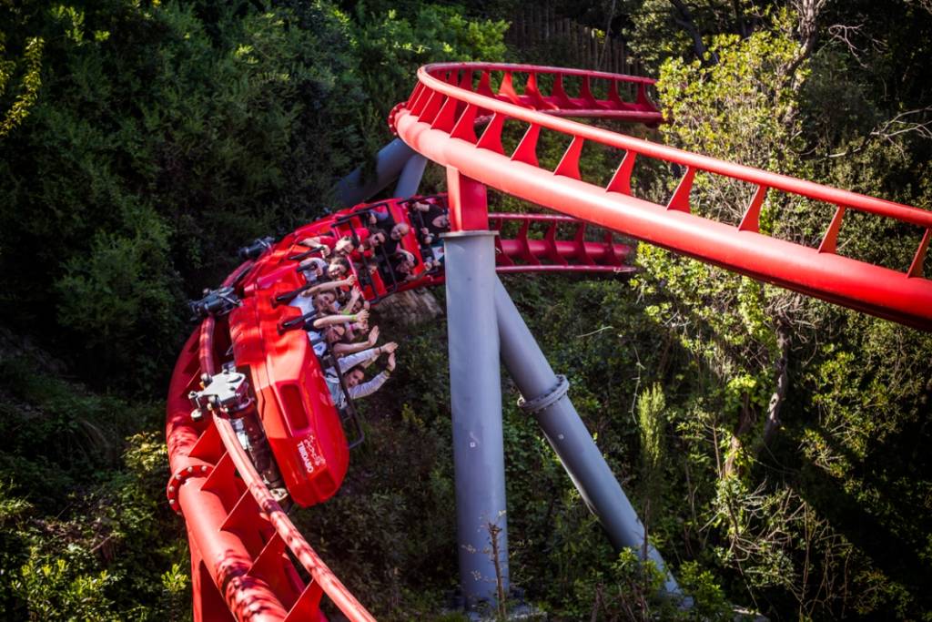 Parque de atracciones Tibidabo revoluciona sus noches de verano con nuevos espectáculos y un horario ampliado 