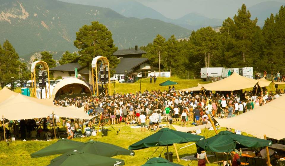 Het onafhankelijke technofestival dat plaatsvindt in een skigebied op anderhalf uur rijden van Barcelona: waanzinnige zonsondergangen en slechts 2.500 kaartjes